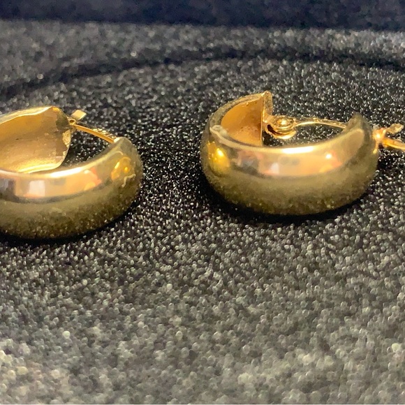 14kt Gold Small Huggie Hoop Earrings. - Picture 6 of 14